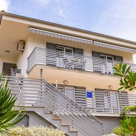 Apartments Pivas Малинска Екстериор снимка