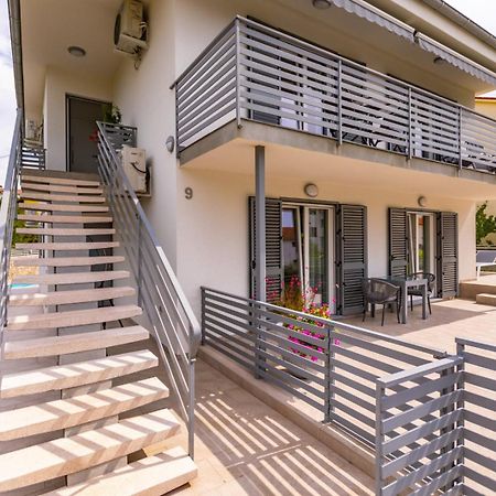 Apartments Pivas Малинска Екстериор снимка