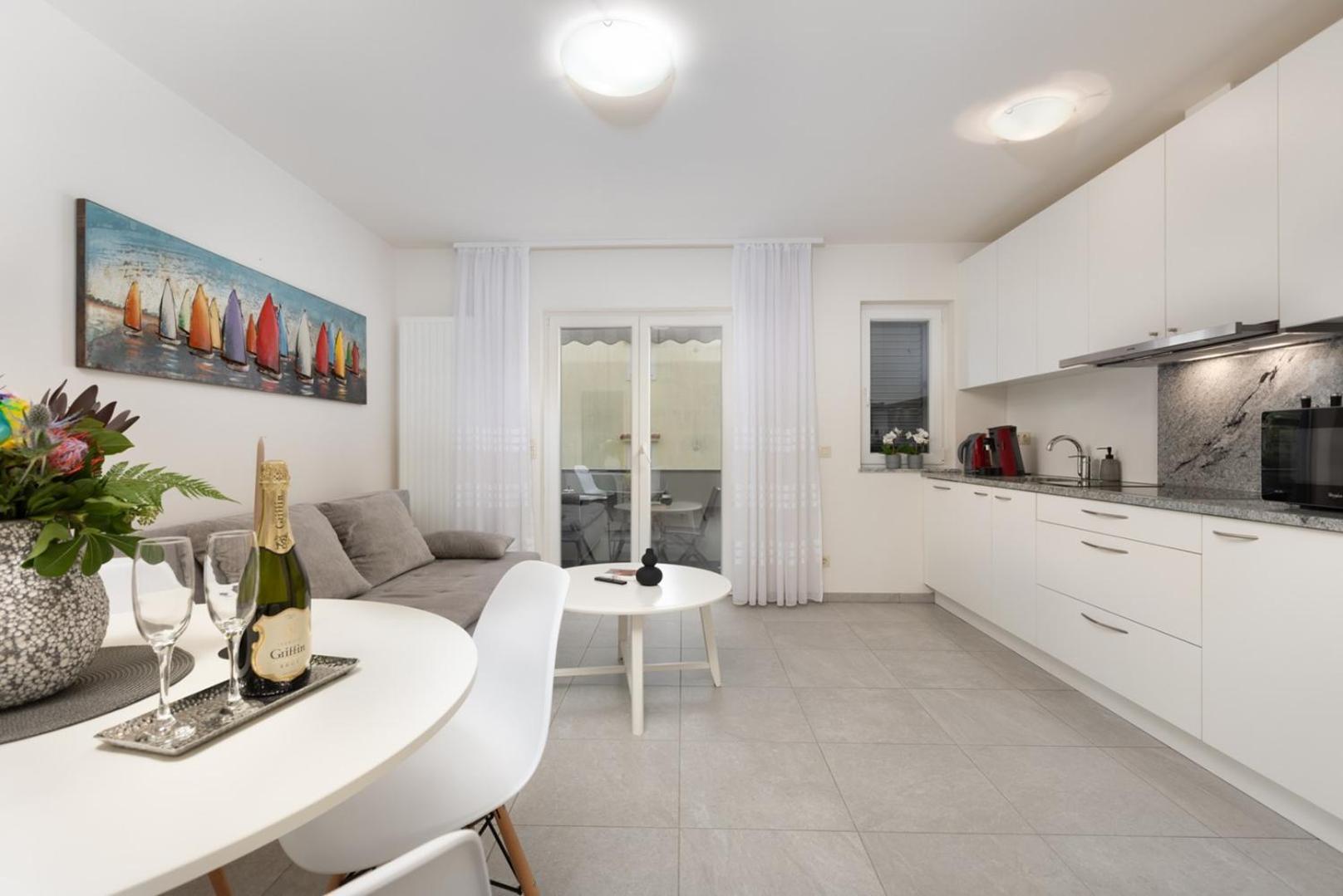 Apartments Pivas Малинска Екстериор снимка