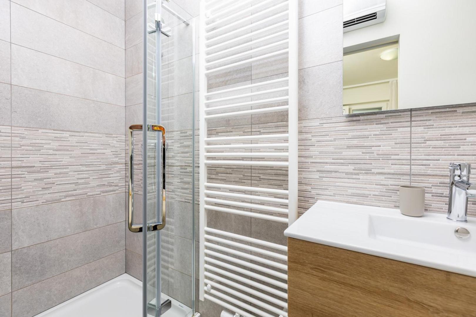 Apartments Pivas Малинска Екстериор снимка