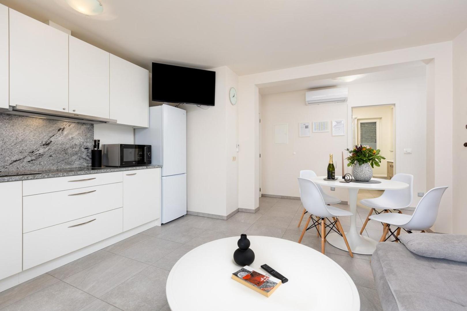 Apartments Pivas Малинска Екстериор снимка