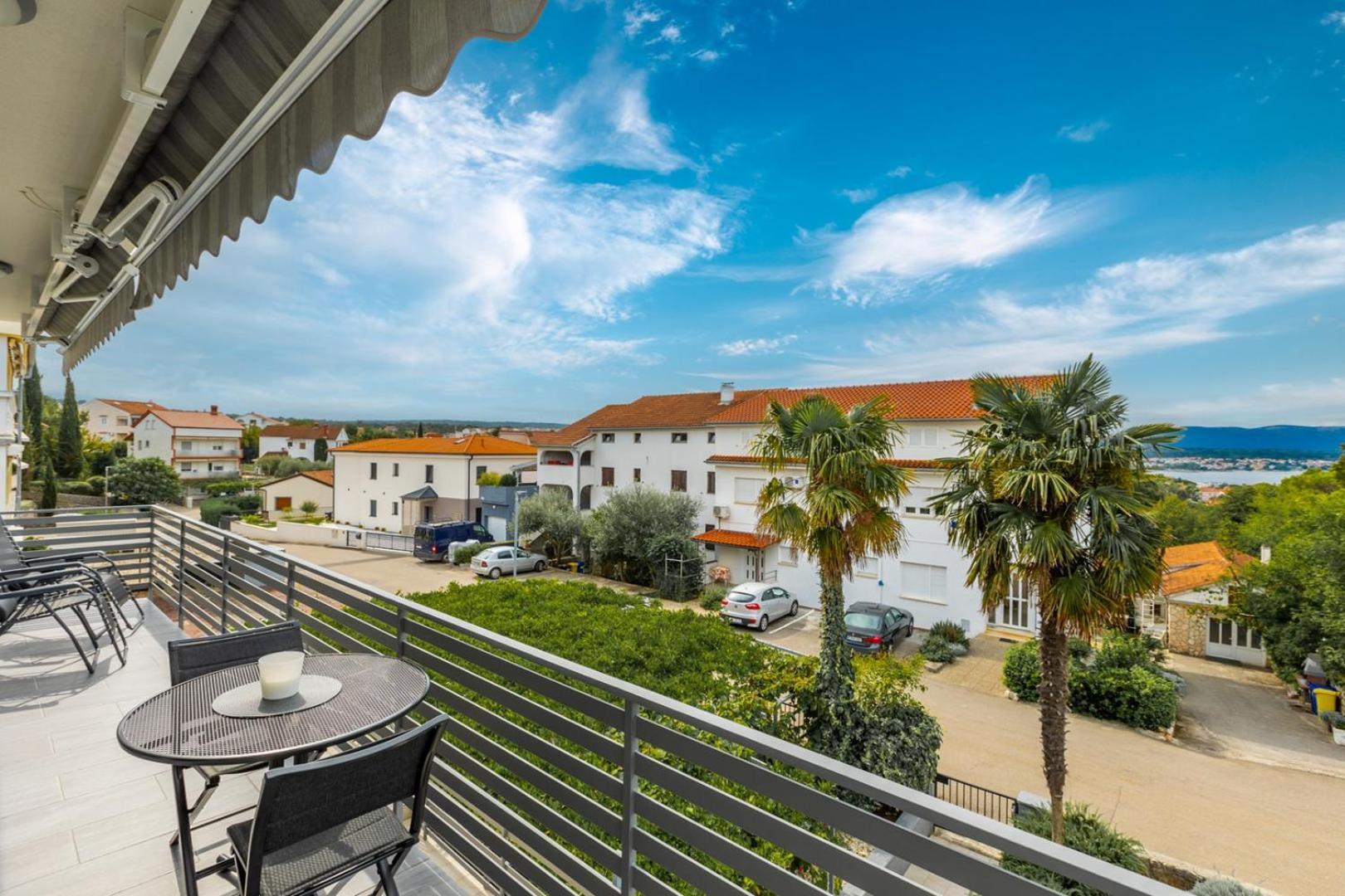 Apartments Pivas Малинска Екстериор снимка